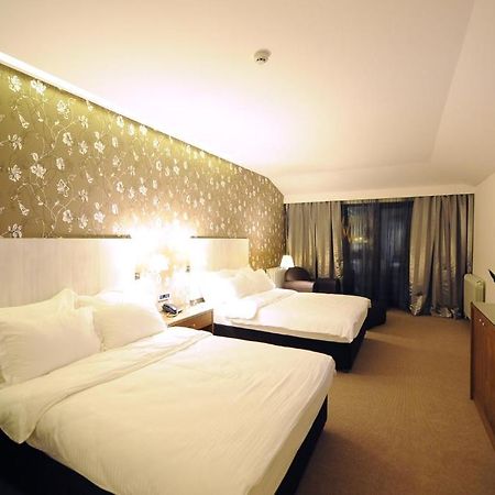 Hotel 1000 Ruza Beograd Bagian luar foto