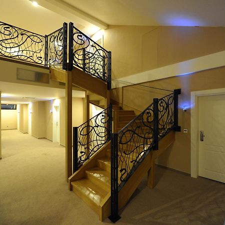 Hotel 1000 Ruza Beograd Bagian luar foto