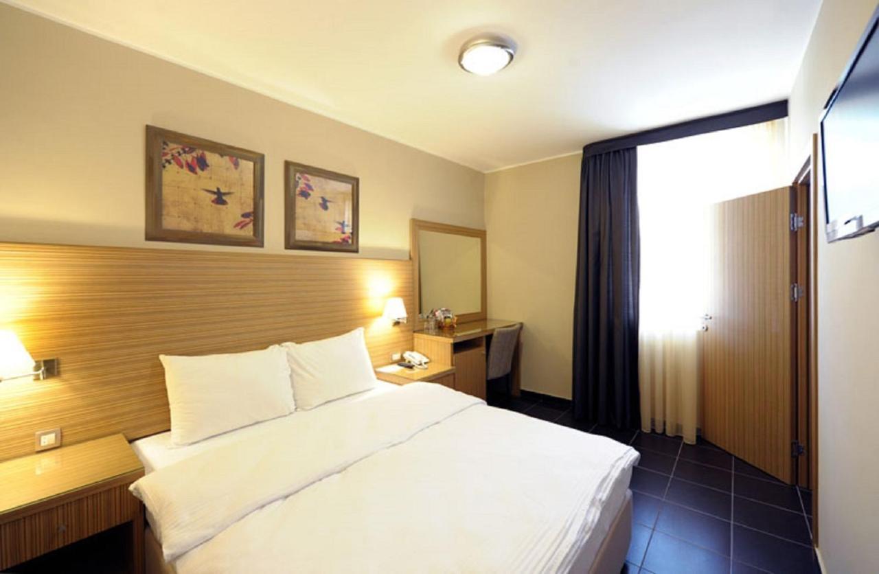 Hotel 1000 Ruza Beograd Bagian luar foto