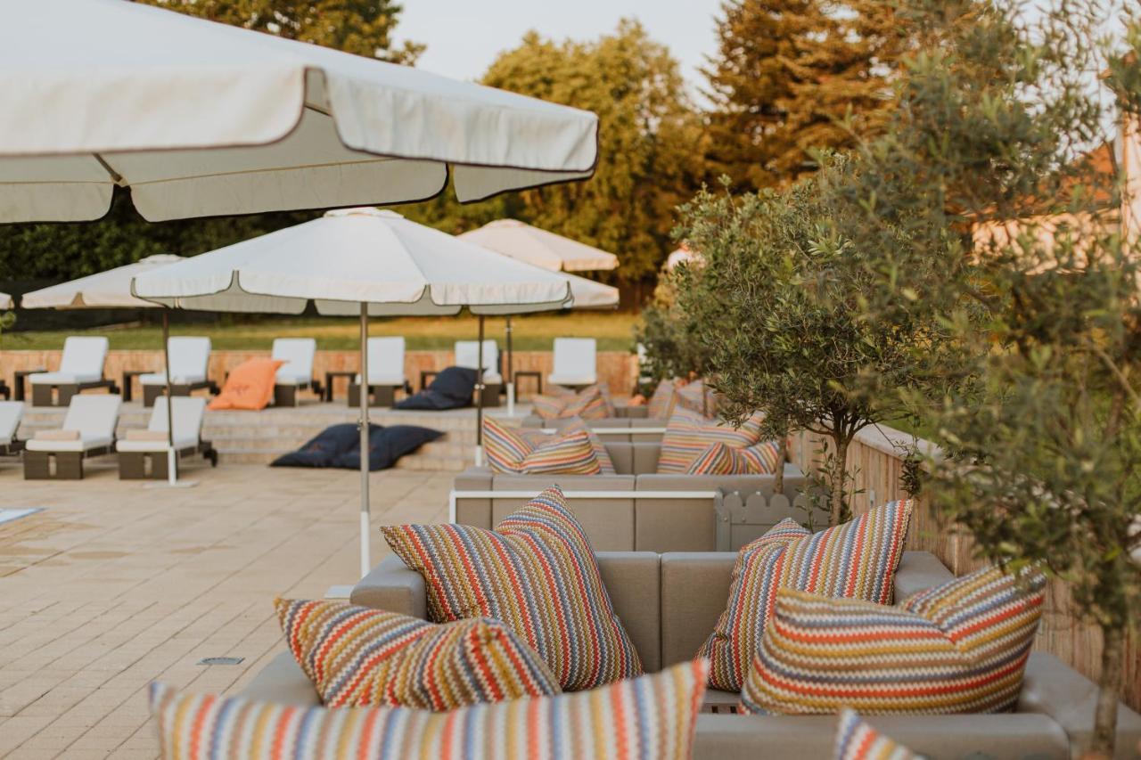 Hotel 1000 Ruza Beograd Bagian luar foto