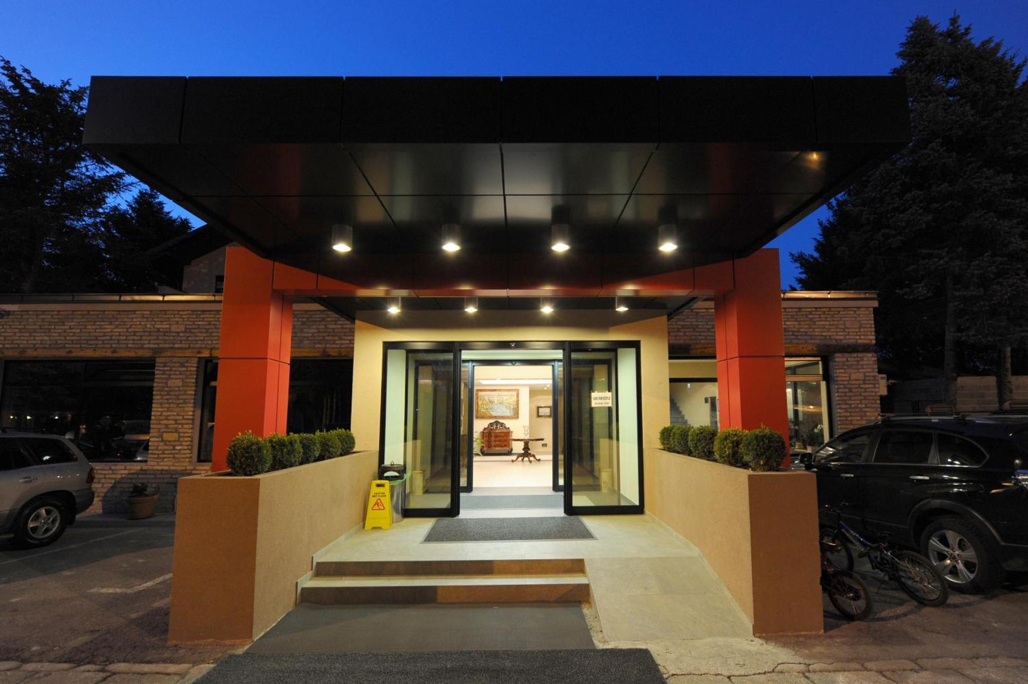Hotel 1000 Ruza Beograd Bagian luar foto