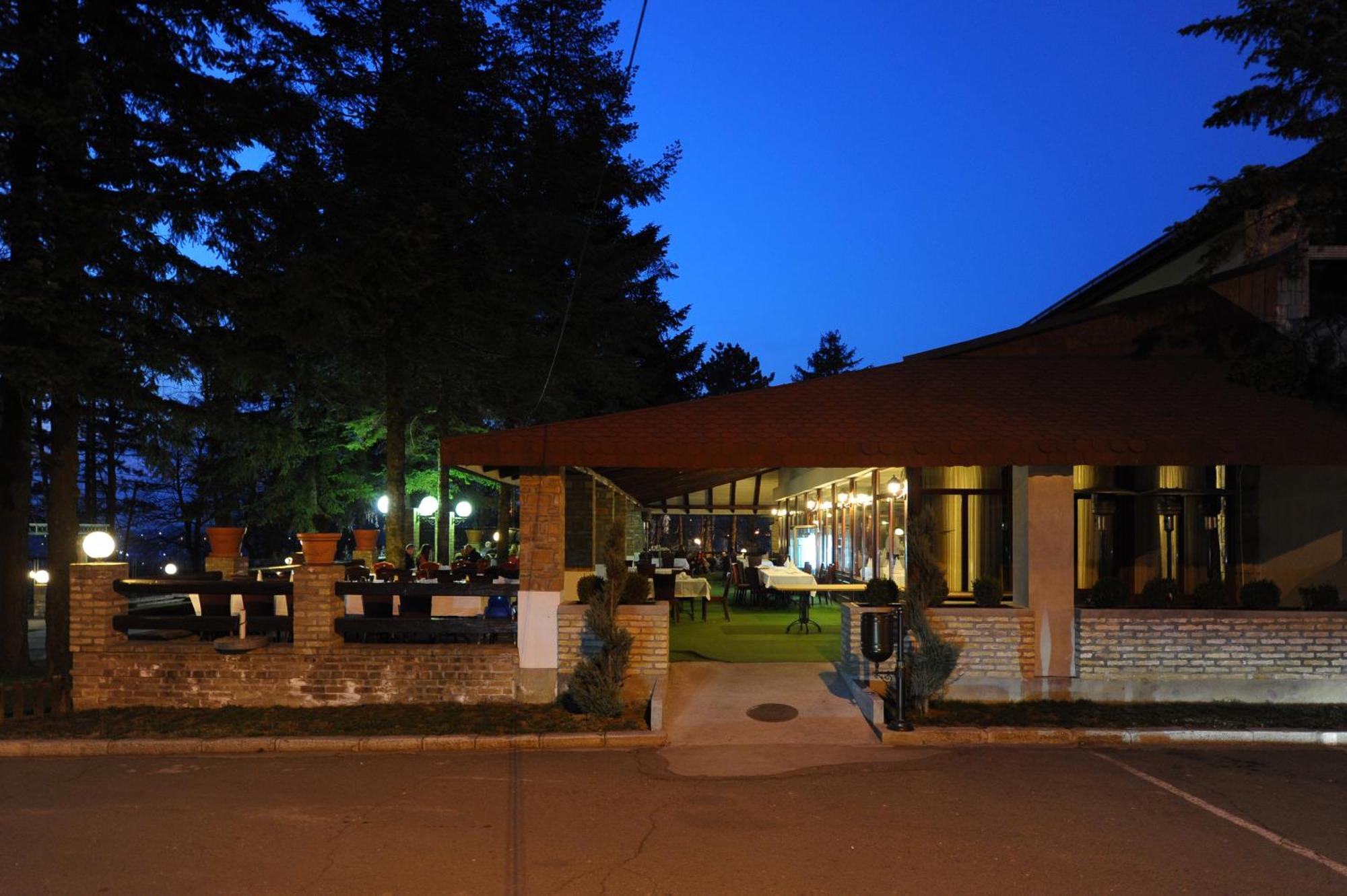 Hotel 1000 Ruza Beograd Bagian luar foto