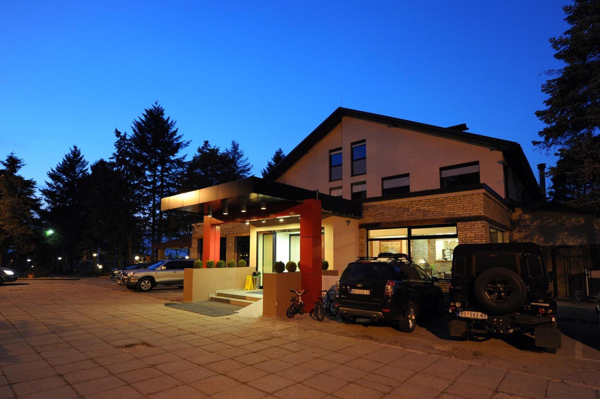 Hotel 1000 Ruza Beograd Bagian luar foto