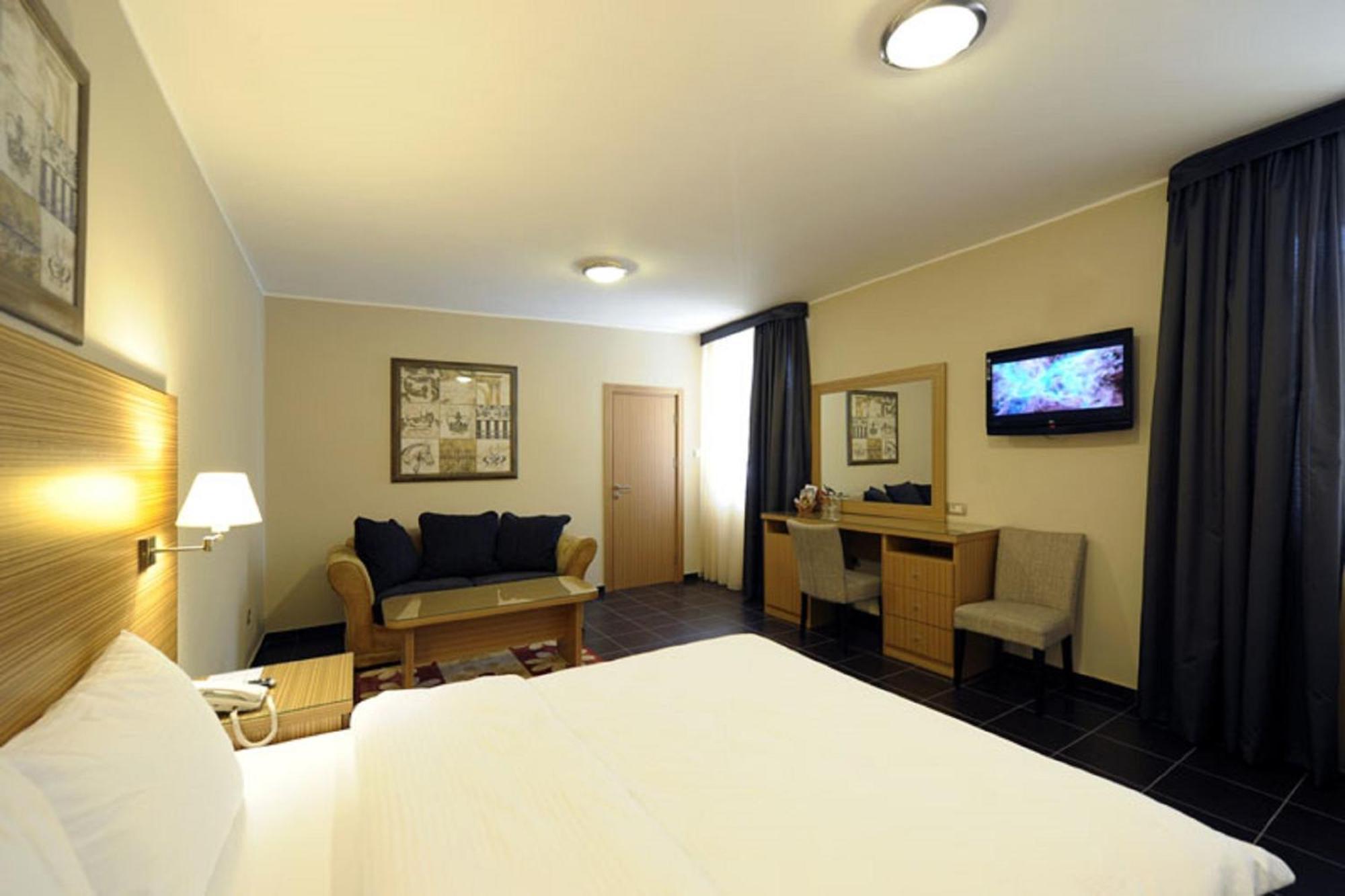 Hotel 1000 Ruza Beograd Ruang foto
