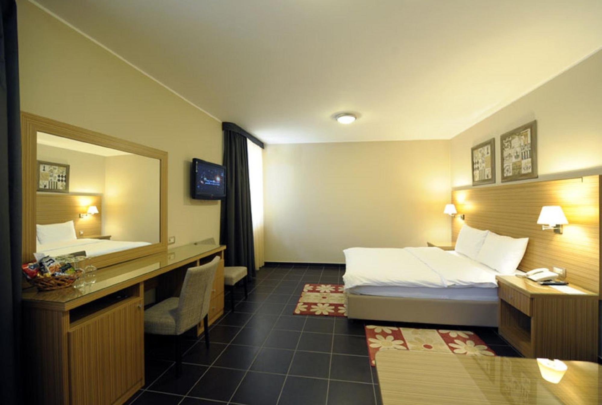 Hotel 1000 Ruza Beograd Ruang foto