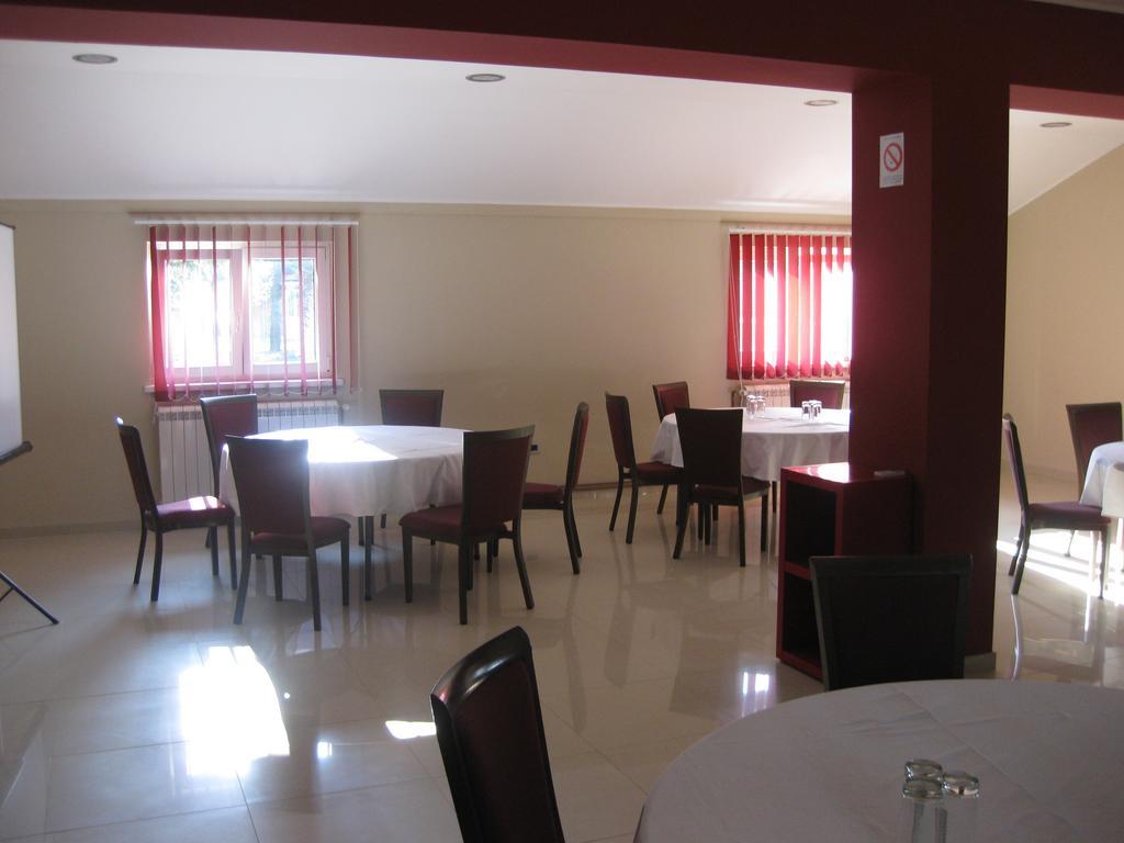Hotel 1000 Ruza Beograd Bagian luar foto