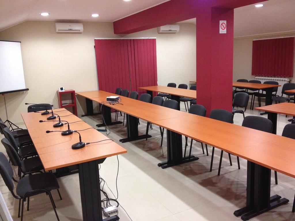 Hotel 1000 Ruza Beograd Bagian luar foto