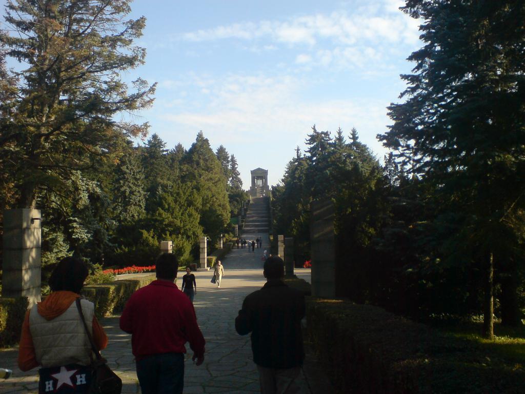 Hotel 1000 Ruza Beograd Bagian luar foto
