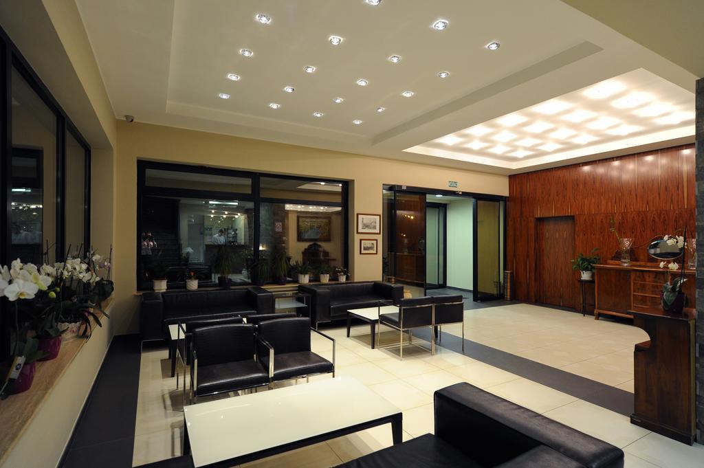 Hotel 1000 Ruza Beograd Bagian luar foto