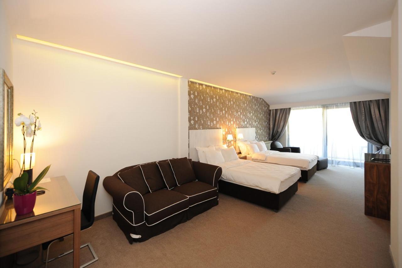 Hotel 1000 Ruza Beograd Ruang foto